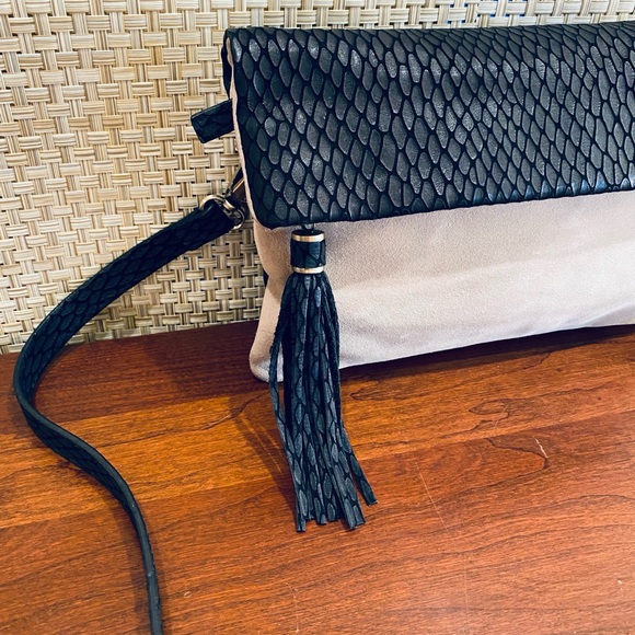 🌟2xHP🌟Black & Beige Textured Cowhide Leather & Suede Convertible Bag Art Hi… - Picture 2 of 15